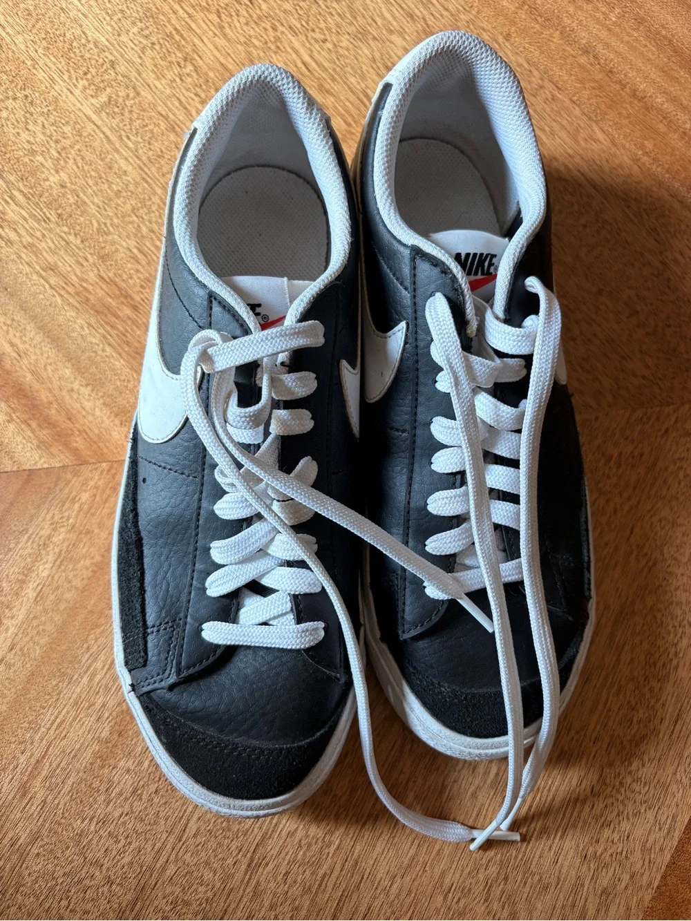 Nike womens sz8 Black and White Low-Top Sneakers with White Swoosh